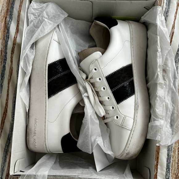 Michael Kors Poppy Lace Up Leather Women's Size 9M Sneaker White Brown Shoes - Picture 2 of 7